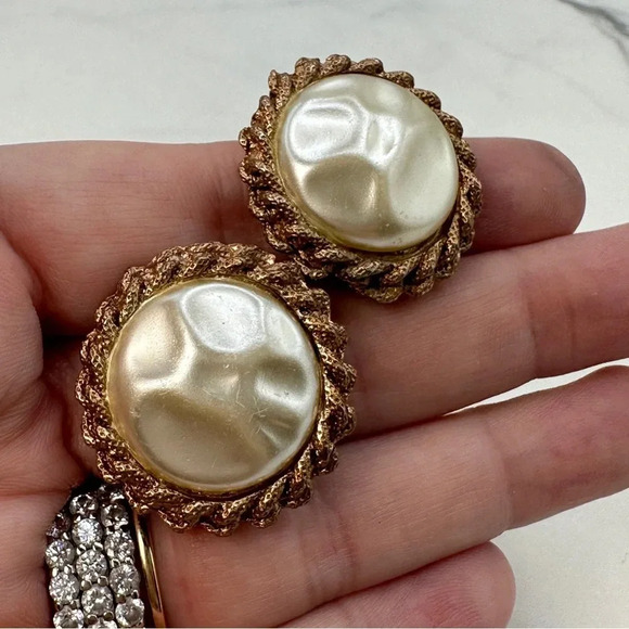 Vintage Mabe’ Faux Pearl Earrings Clip On Gold-tone Rope Surround Button… - Picture 3 of 7